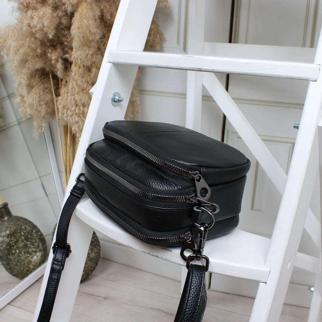 Чорна жіноча сумка крос-боді з натуральної шкіри через плече