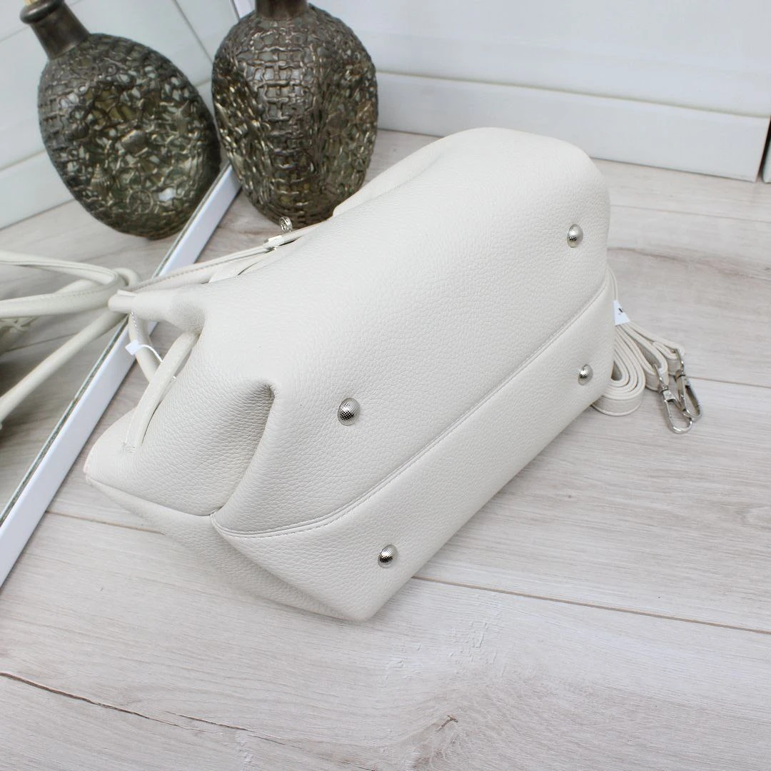 Жіноча молочна сумка через плече крос-боді з екошкіри з регульованим ременем