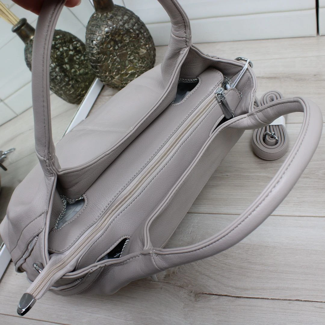 Жіноча світло сіро-лілова сумка А4 з екошкіри з боковими блискавками