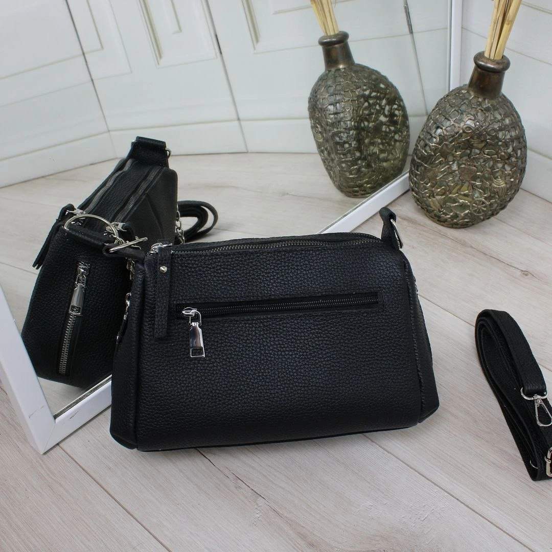 Жіноча чорна сумка крос-боді з натуральної шкіри з додатковими кишенями
