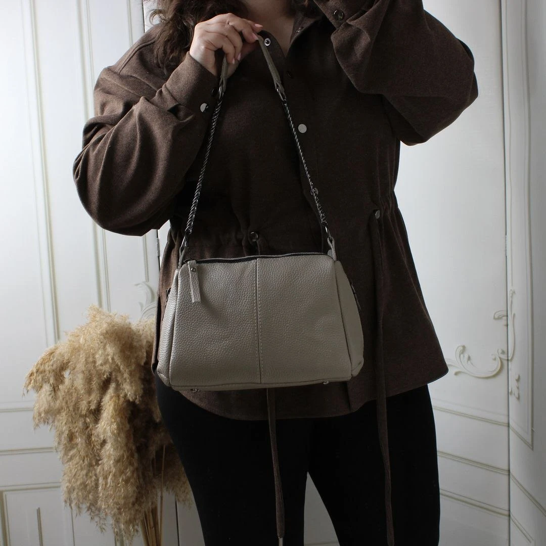 Жіноча шкіряна сумка через плече крос-боді кольору мокко