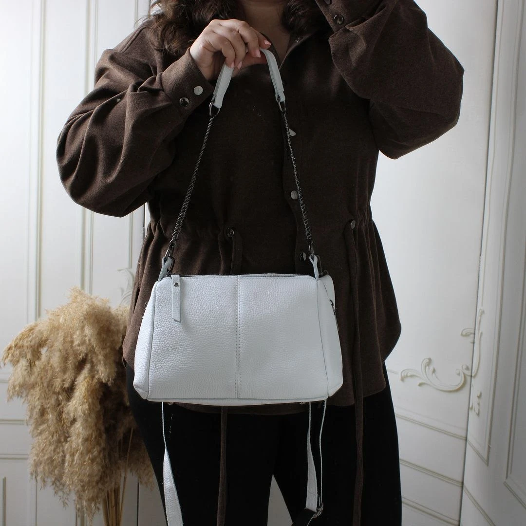 Біла жіноча сумка крос-боді з натуральної шкіри виробництво Україна