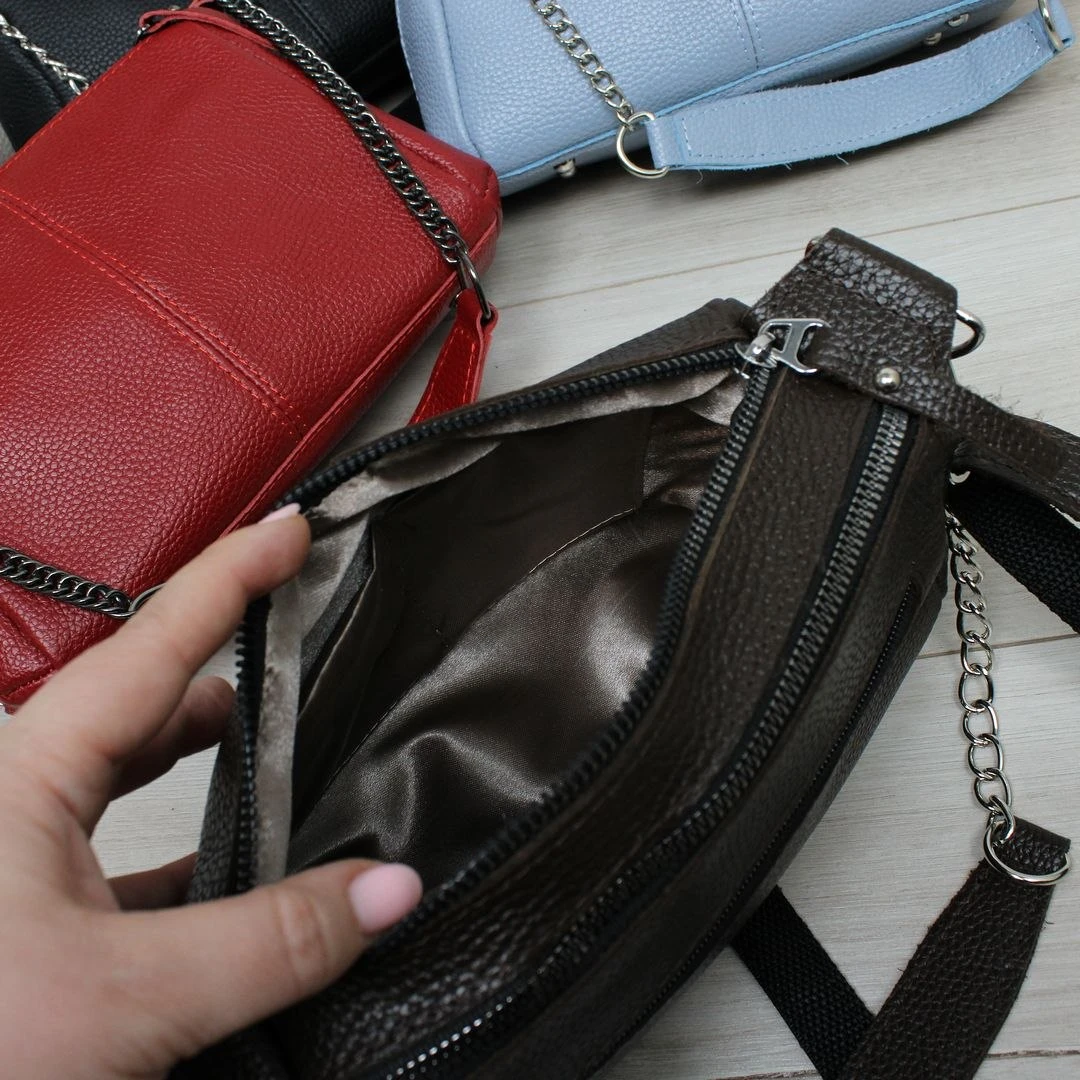 Жіноча шкіряна сумка крос-боді шоколадного кольору через плече