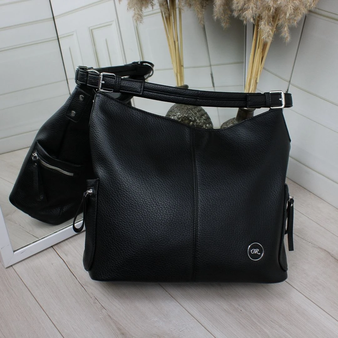 Чорна жіноча сумка-мішок з екошкіри формат А4 з регульованою ручкою