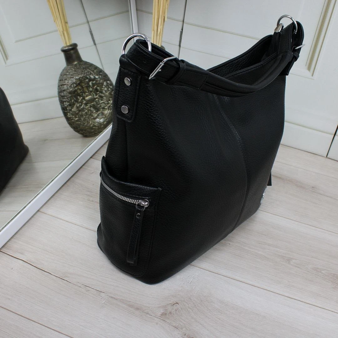 Чорна жіноча сумка-мішок з екошкіри формат А4 з регульованою ручкою