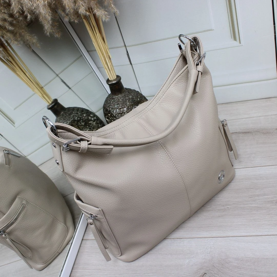 Бежева жіноча сумка-мішок через плече вміщує А4 з екошкіри