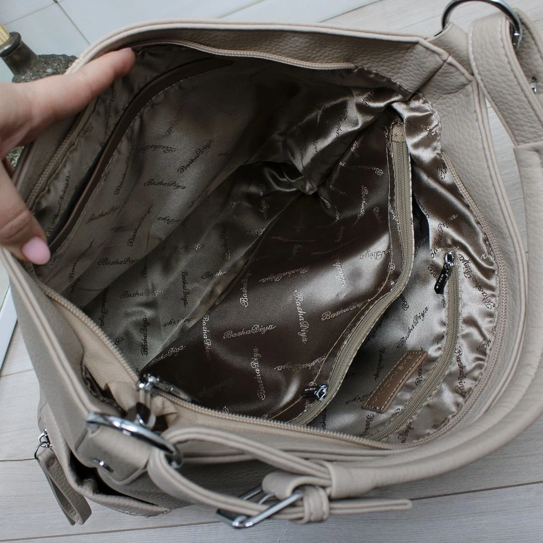 Бежева жіноча сумка-мішок через плече вміщує А4 з екошкіри