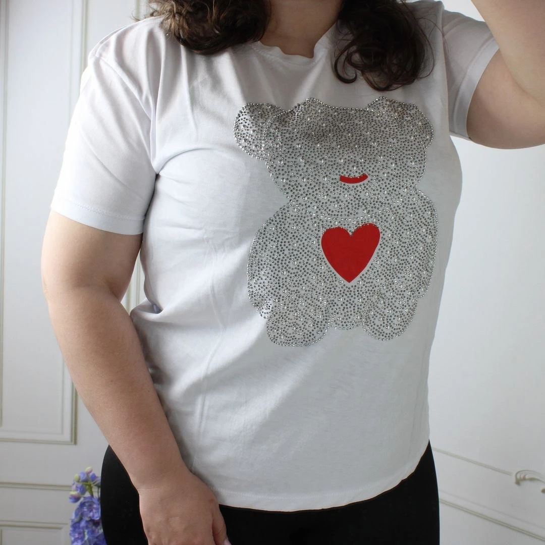Біла жіноча футболка з ведмедиком Teddy зі стразів та червоним серцем