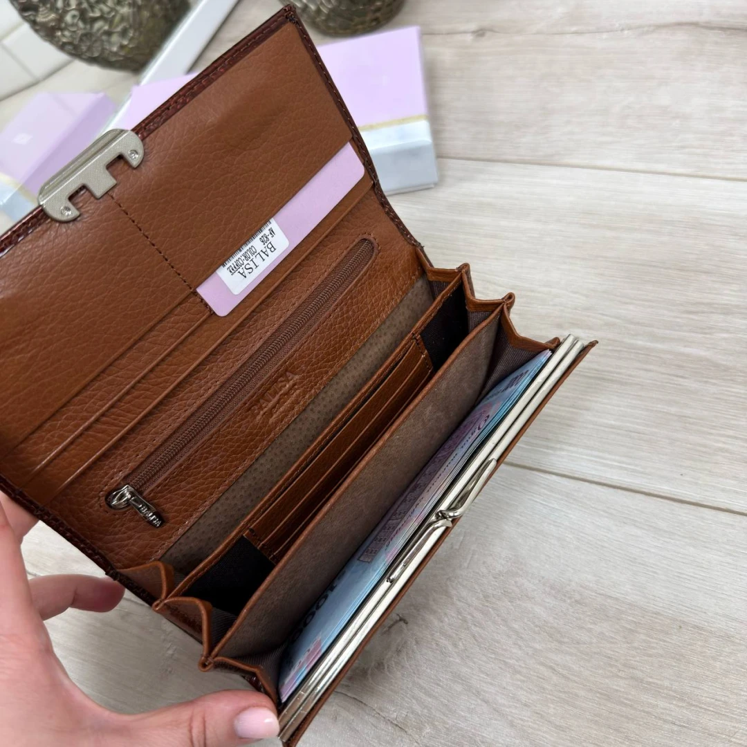 Коричневий жіночий гаманець із натуральної лакової шкіри в коробці