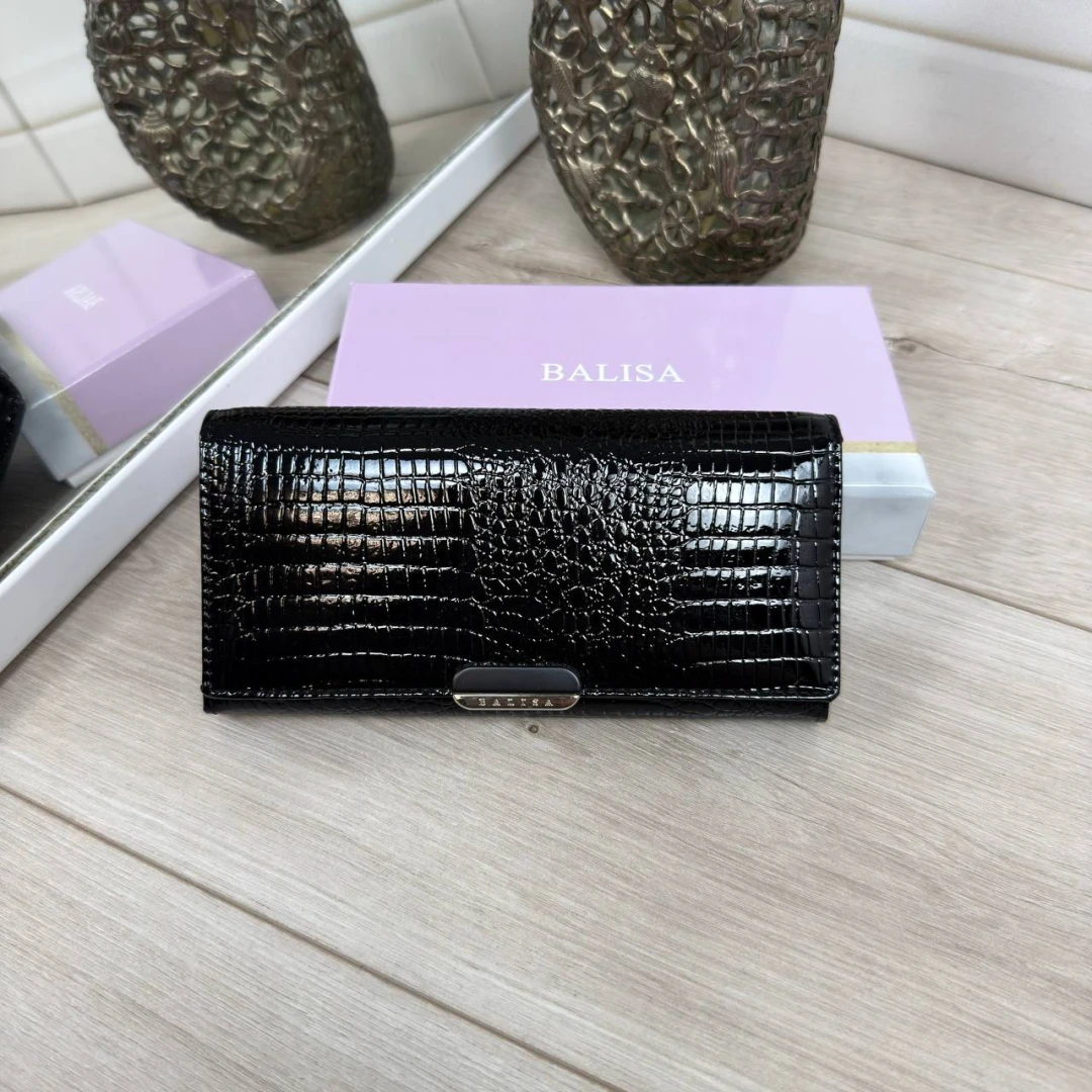 Класичний чорний жіночий гаманець із лакової шкіри на магнітах