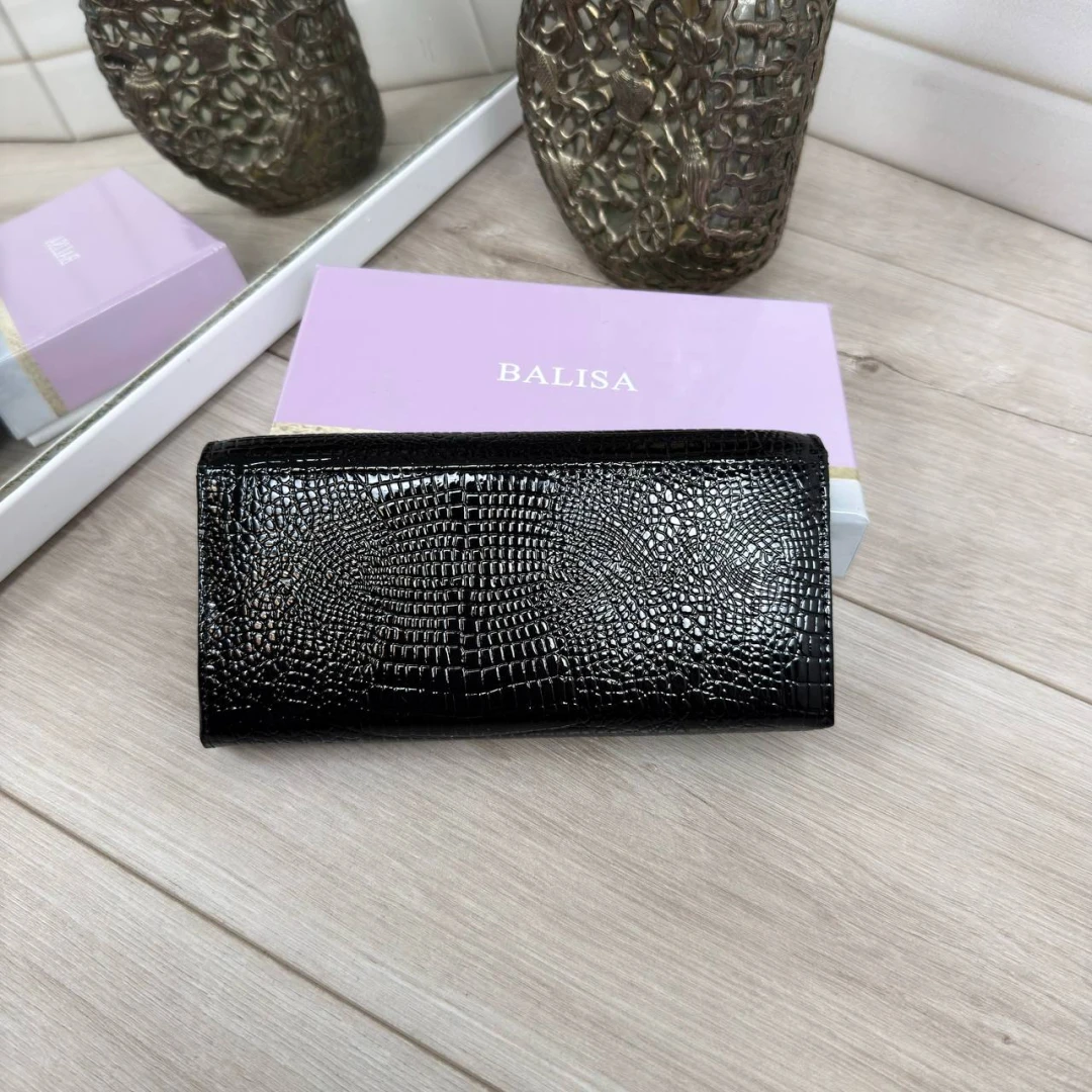 Класичний чорний жіночий гаманець із лакової шкіри на магнітах