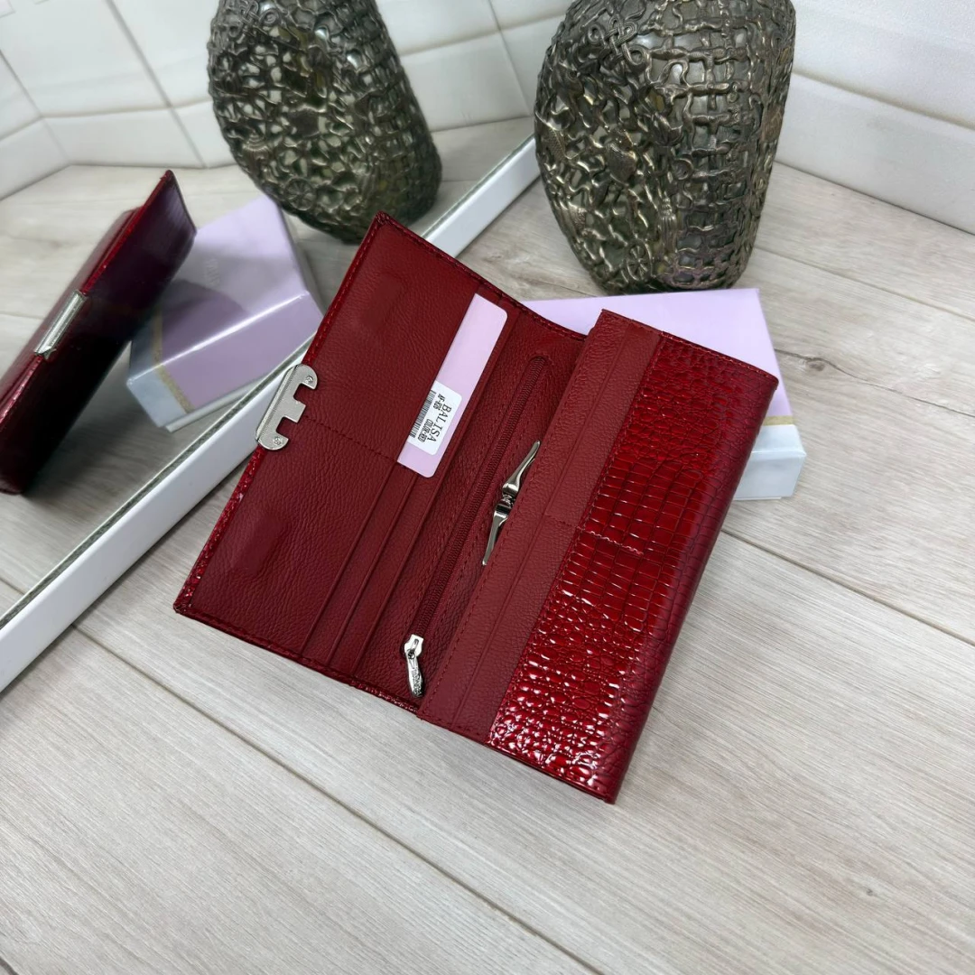 Яскравий червоний жіночий гаманець із натуральної лакової шкіри