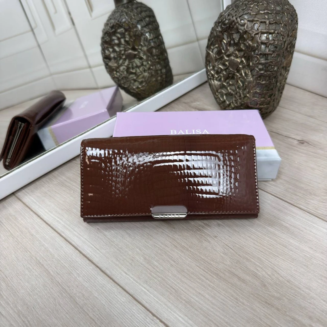 Жіночий гаманець кольору мокко з натуральної лакової шкіри