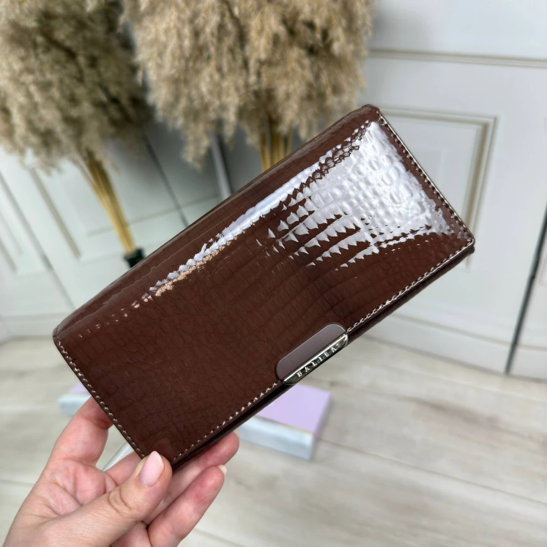 Жіночий гаманець кольору мокко з натуральної лакової шкіри