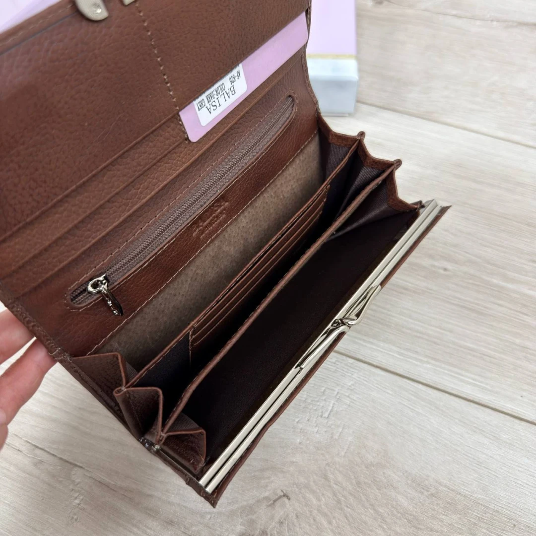 Жіночий гаманець кольору мокко з натуральної лакової шкіри