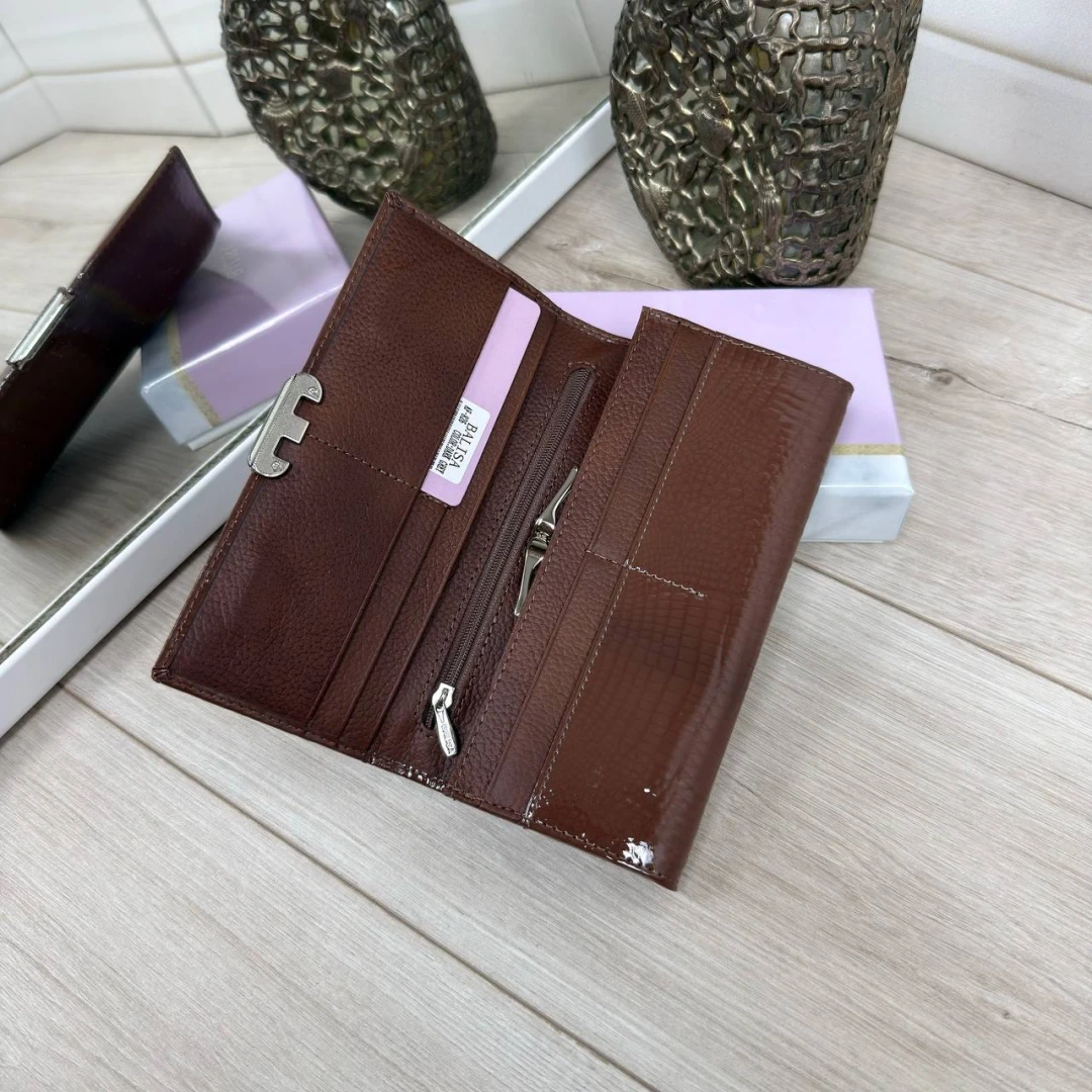 Жіночий гаманець кольору мокко з натуральної лакової шкіри