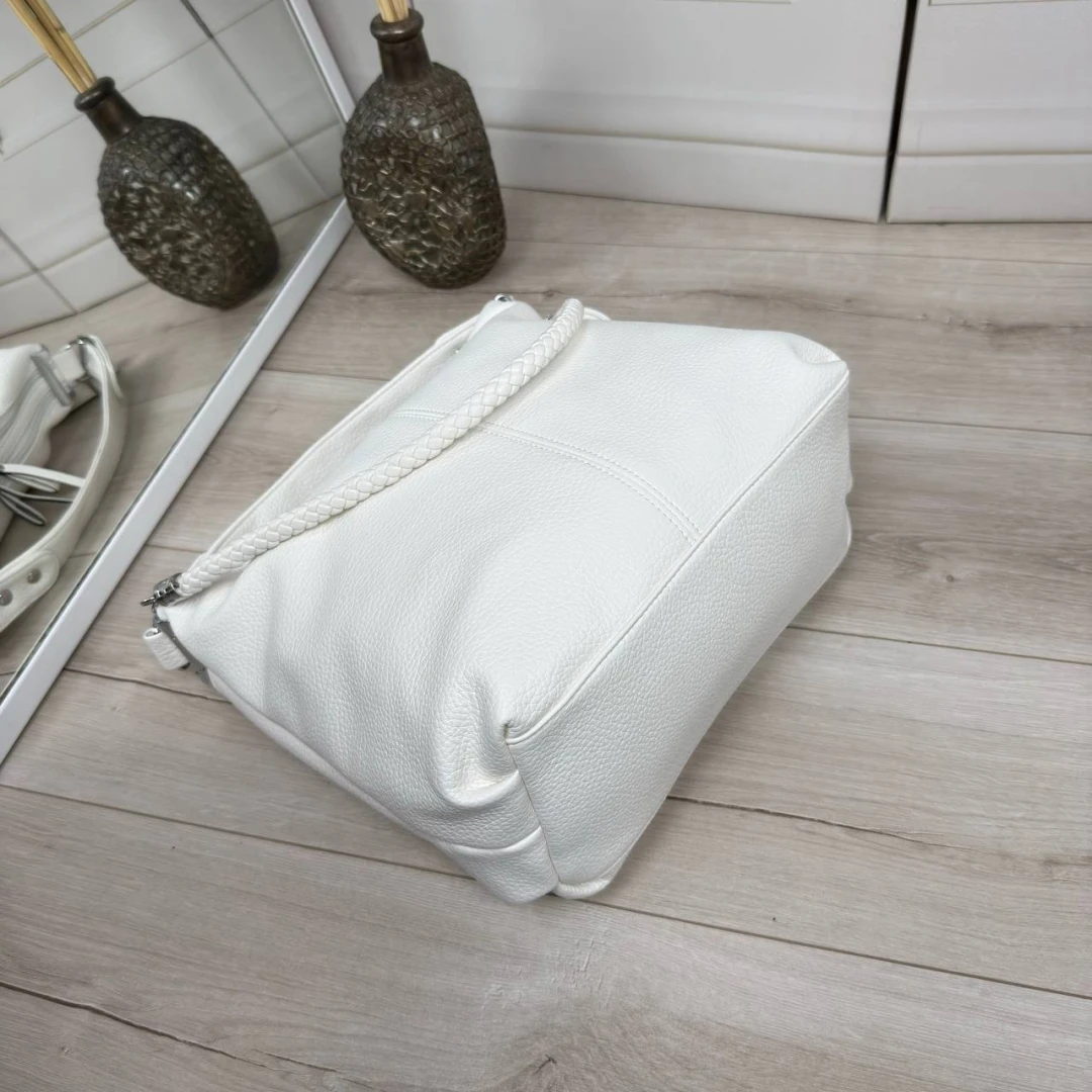 Біла жіноча сумка-мішок А4 з екошкіри — стильна модель на літо