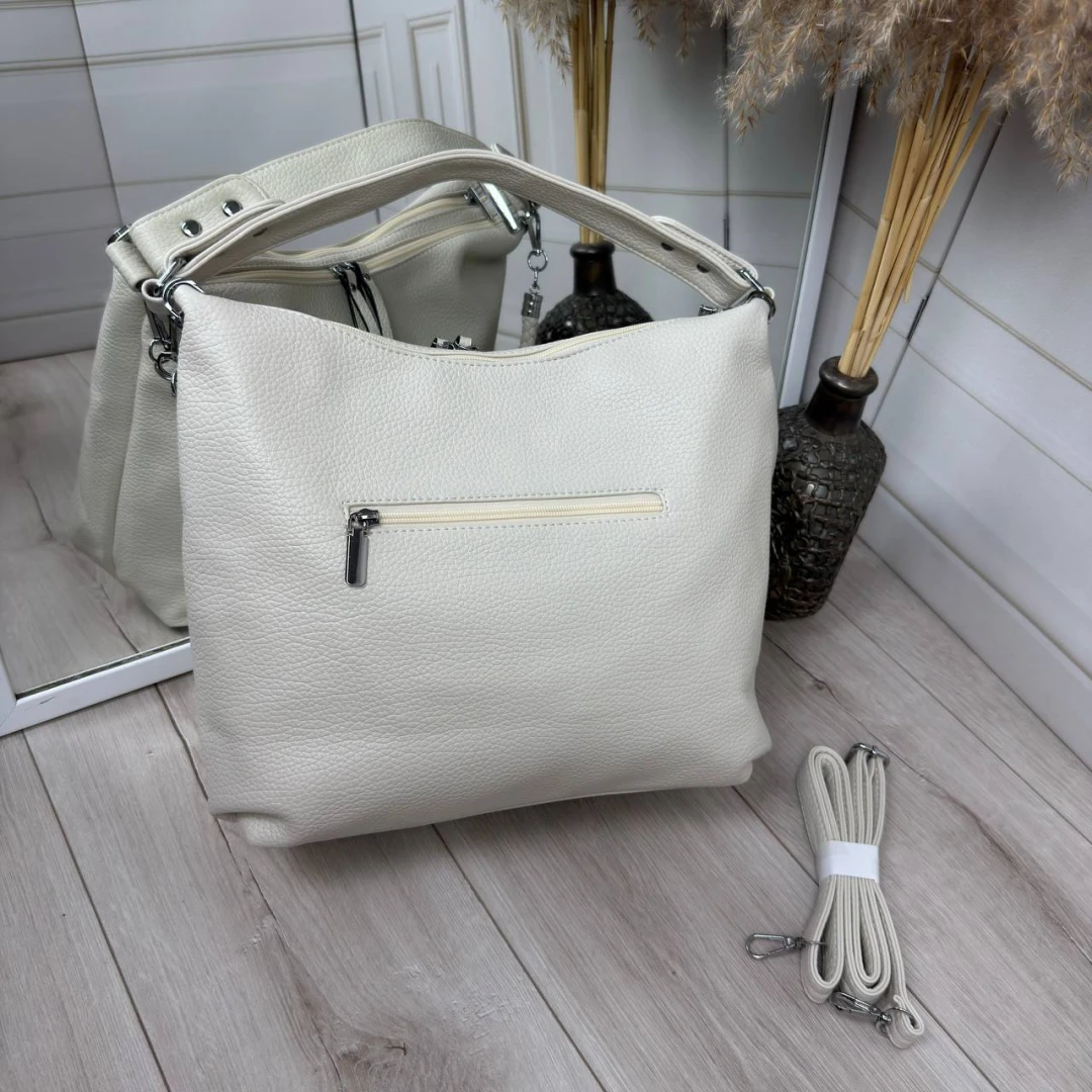 Молочна жіноча сумка-мішок А4 з екошкіри з регульованим ременем