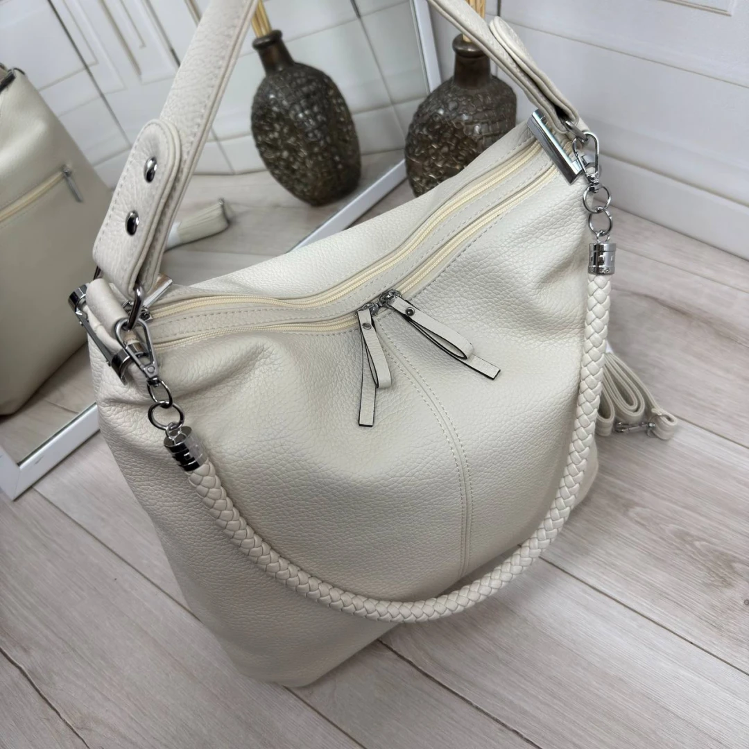 Молочна жіноча сумка-мішок А4 з екошкіри з регульованим ременем