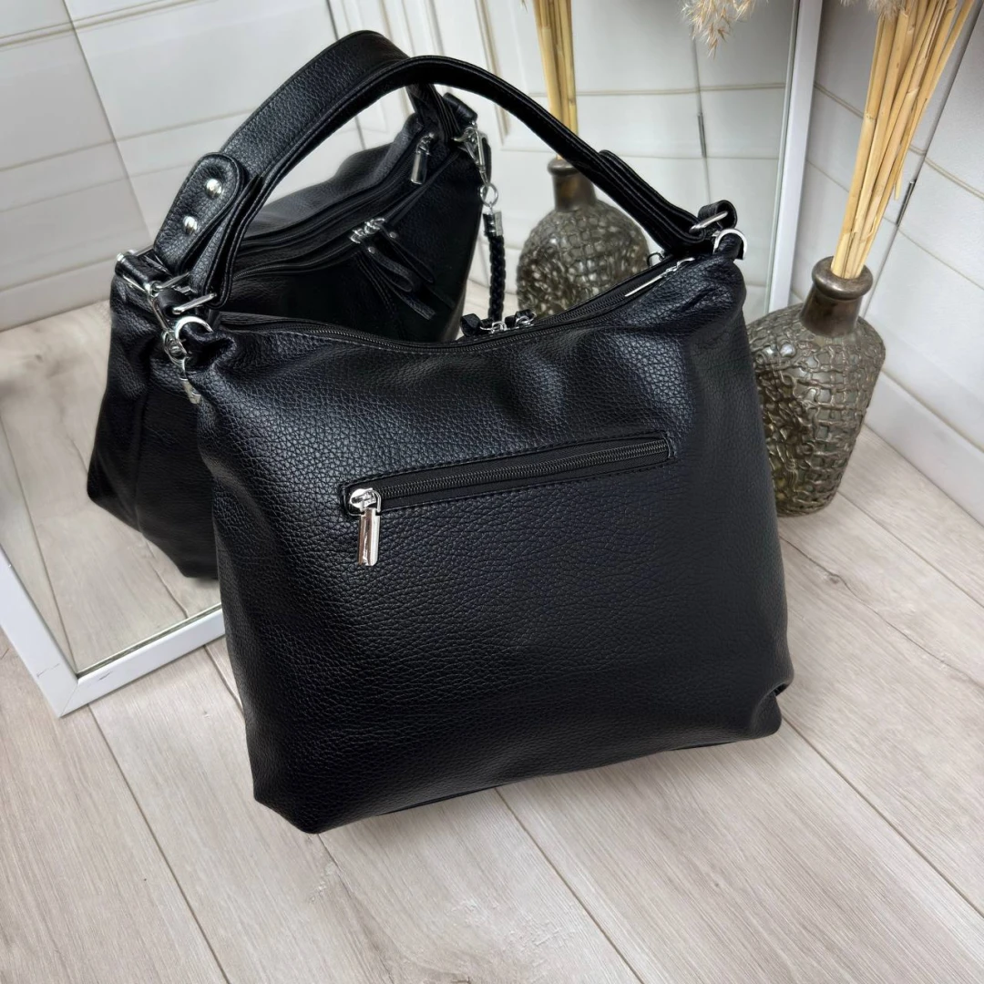 Чорна жіноча сумка-мішок А4 з екошкіри — класична містка модель