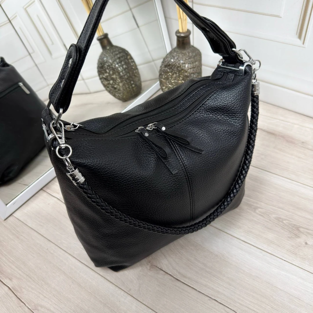 Чорна жіноча сумка-мішок А4 з екошкіри — класична містка модель