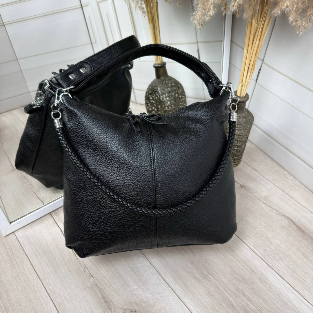 Чорна жіноча сумка-мішок А4 з екошкіри — класична містка модель