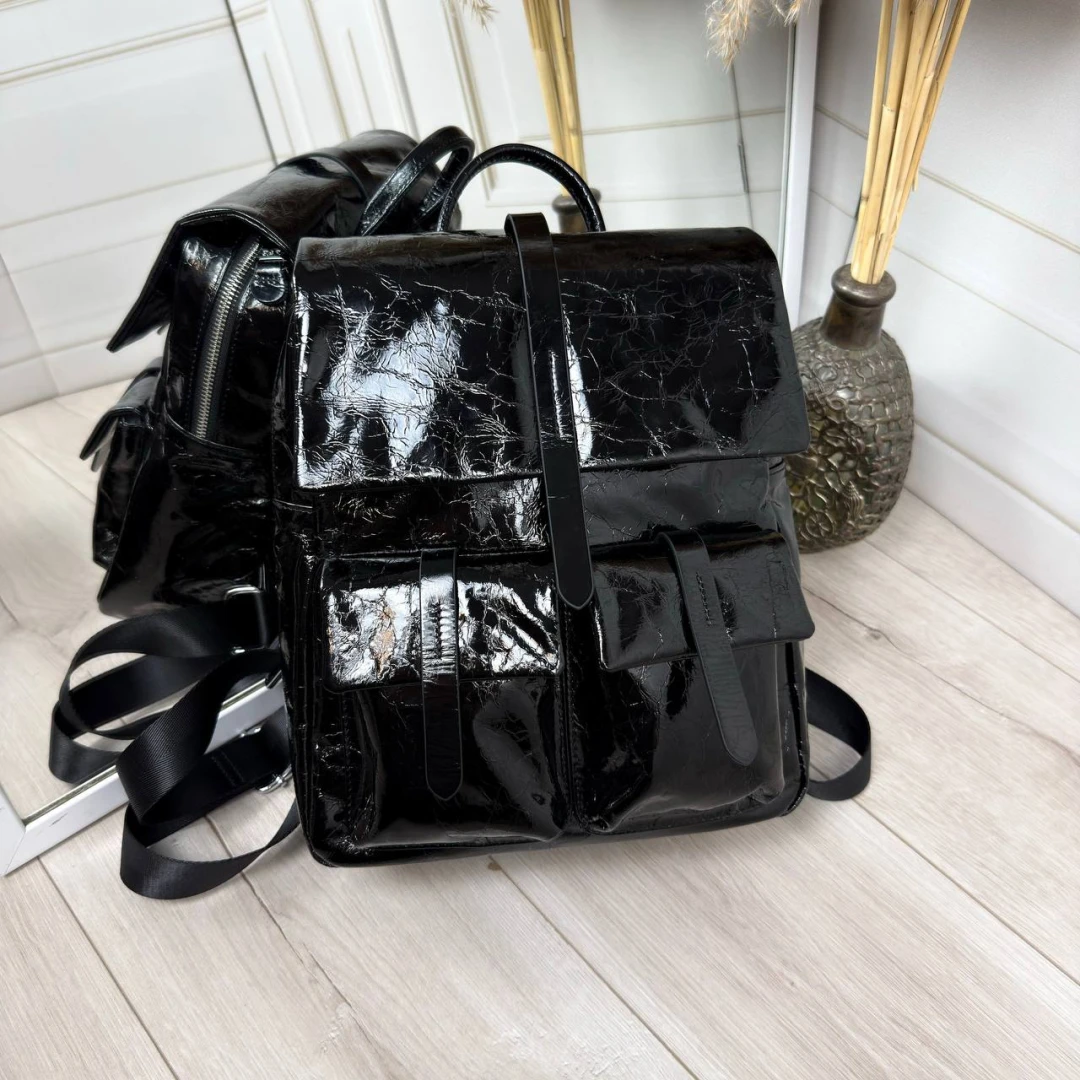 Чорний жіночий рюкзак Polina & Eiterou з натуральної лакової шкіри