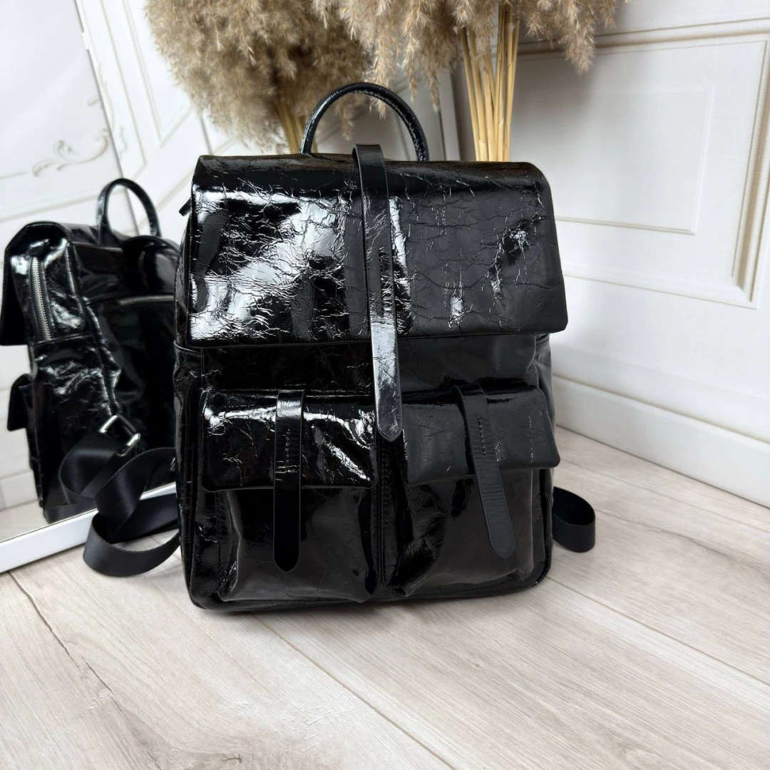 Чорний жіночий рюкзак Polina & Eiterou з натуральної лакової шкіри