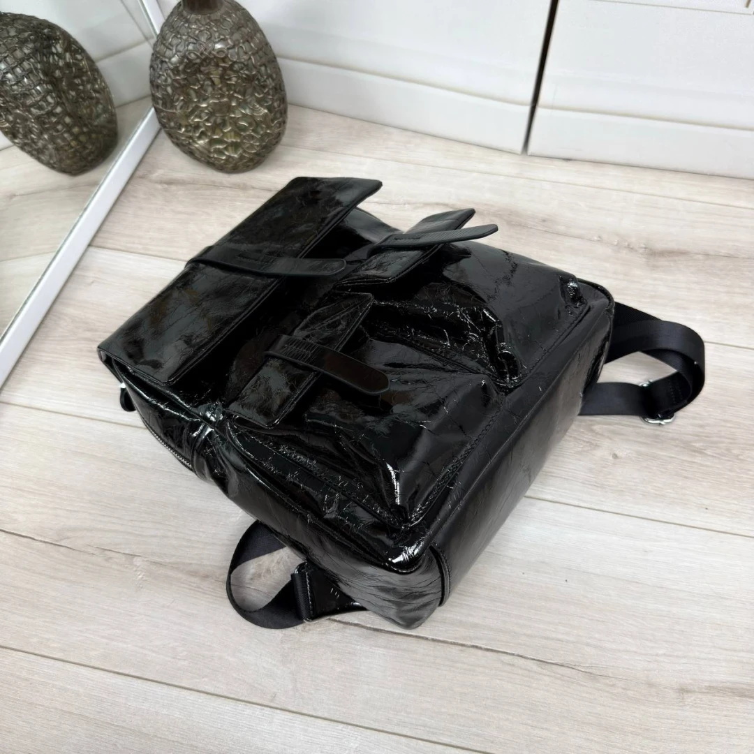 Чорний жіночий рюкзак Polina & Eiterou з натуральної лакової шкіри