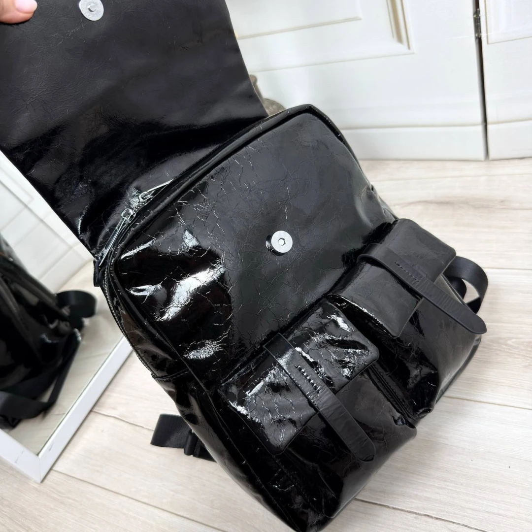 Чорний жіночий рюкзак Polina & Eiterou з натуральної лакової шкіри