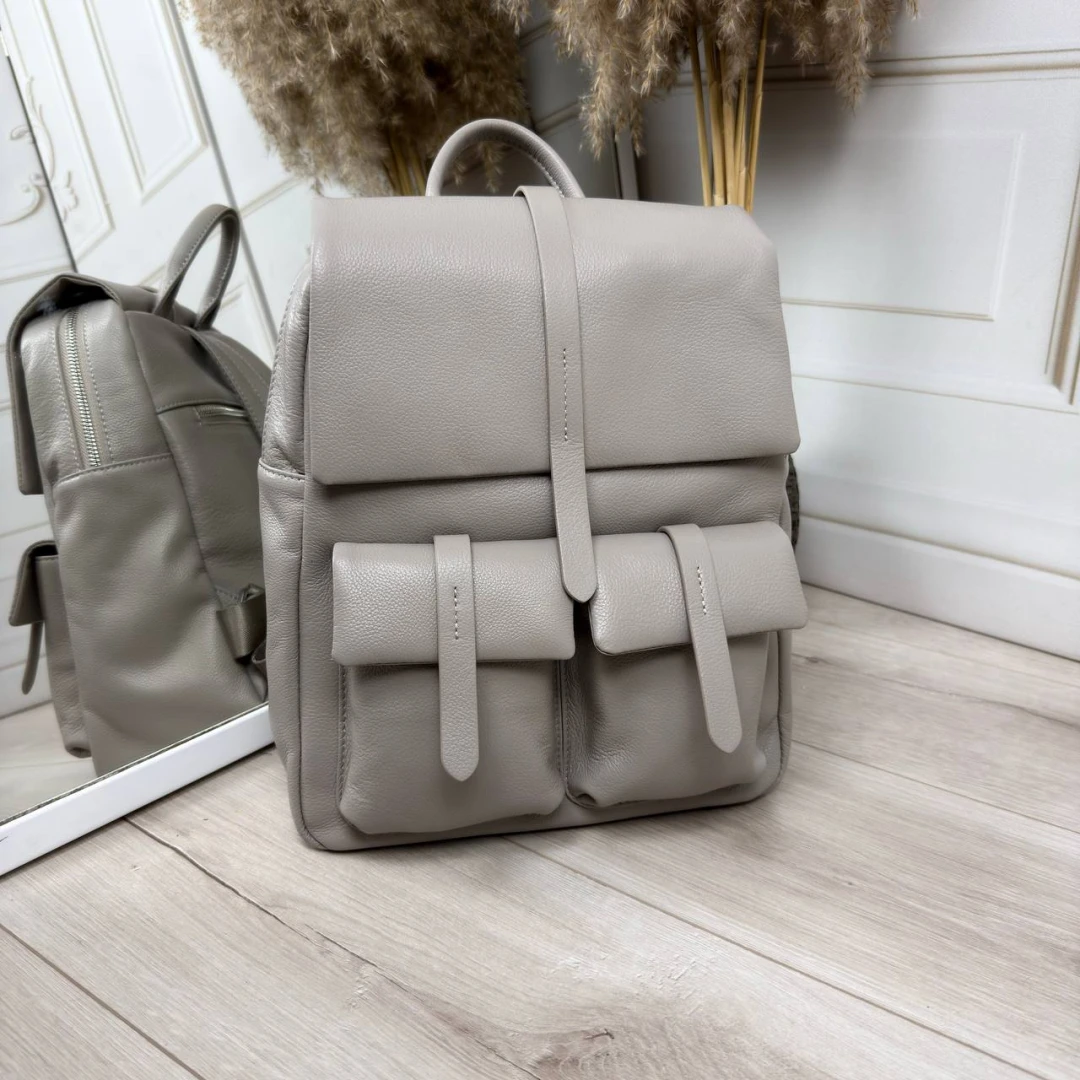 Жіночий шкіряний рюкзак Polina & Eiterou сіро-бежевого кольору