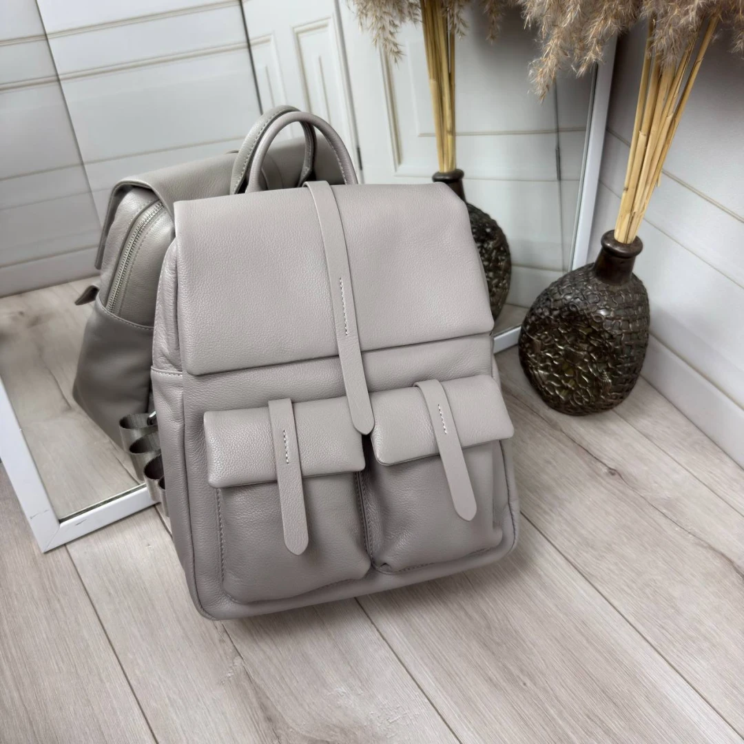 Жіночий шкіряний рюкзак Polina & Eiterou сіро-бежевого кольору