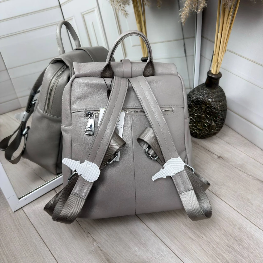 Жіночий шкіряний рюкзак Polina & Eiterou сіро-бежевого кольору