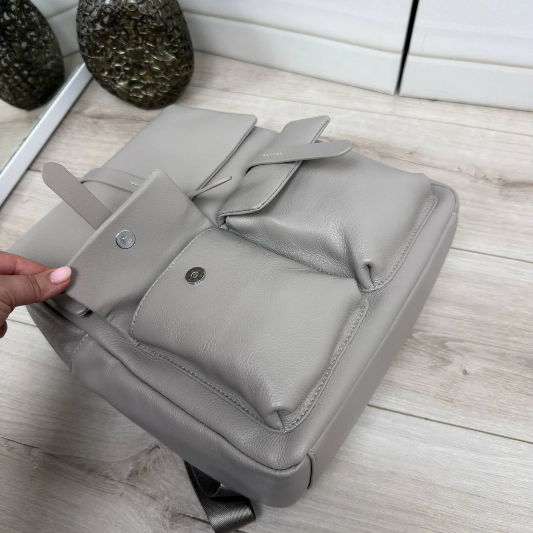 Жіночий шкіряний рюкзак Polina & Eiterou сіро-бежевого кольору