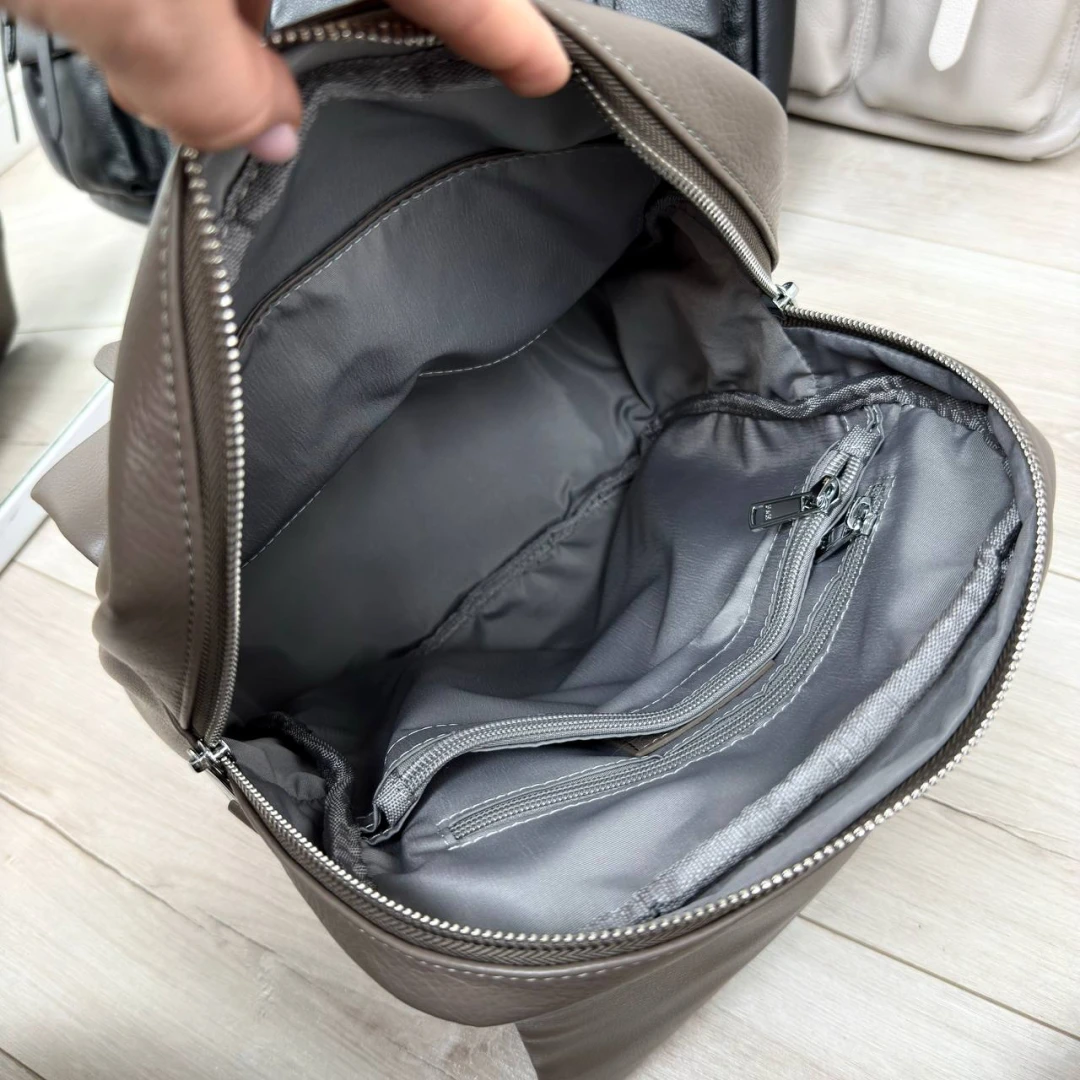 Жіночий шкіряний рюкзак Polina & Eiterou кольору мокко