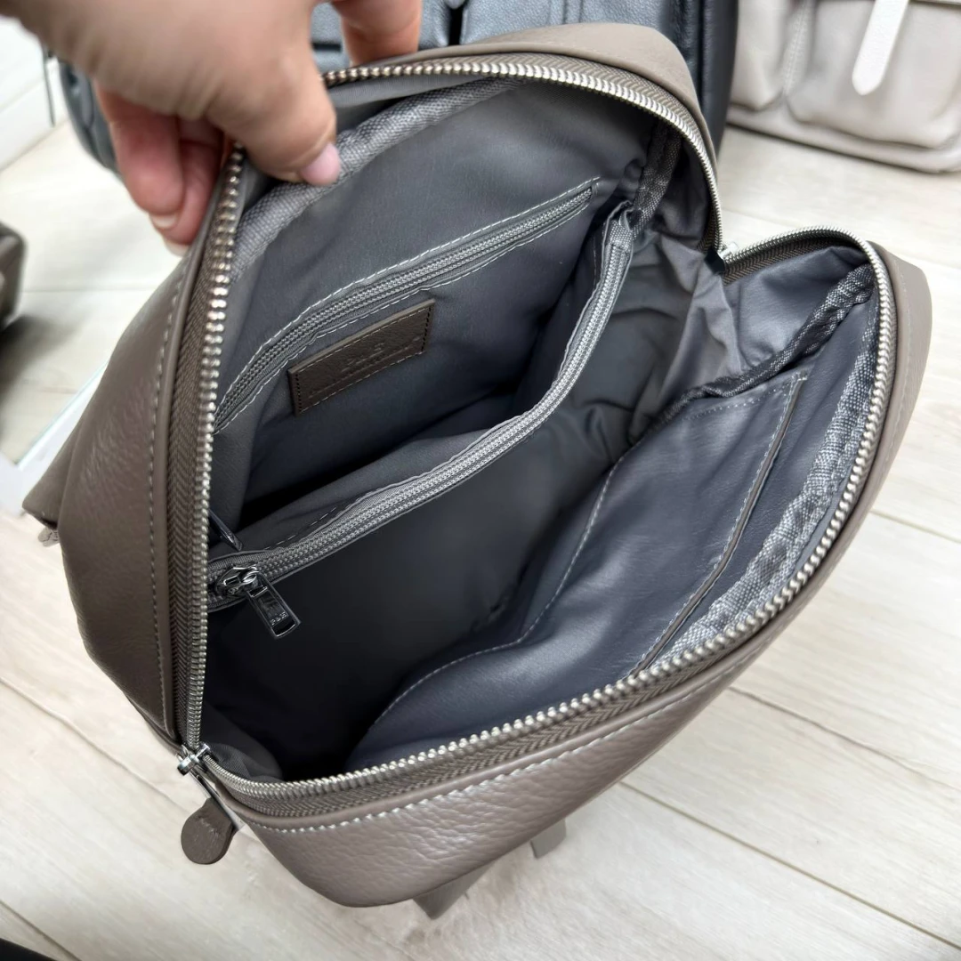 Жіночий шкіряний рюкзак Polina & Eiterou кольору мокко