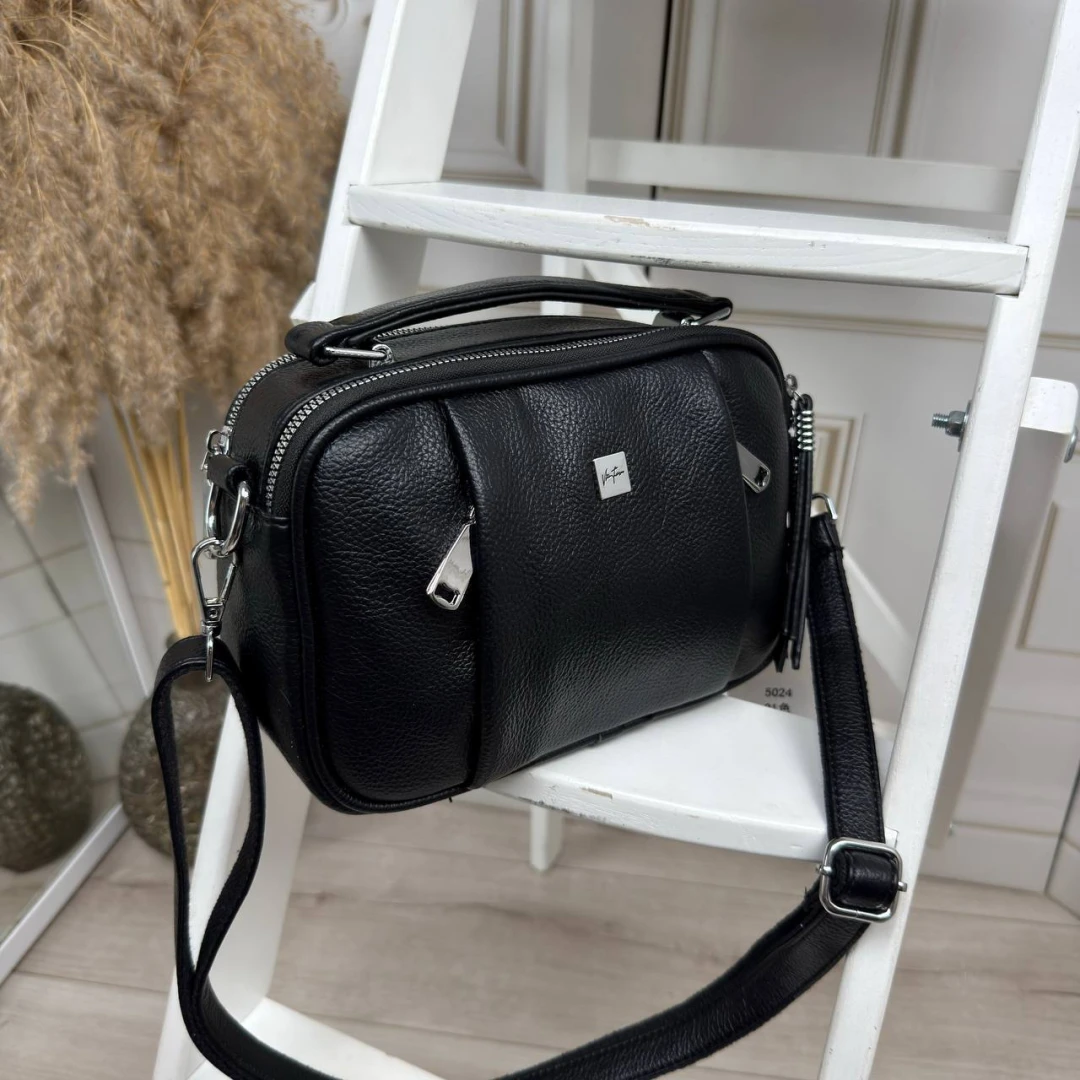 Чорна жіноча сумка через плече з екошкіри на два відділення