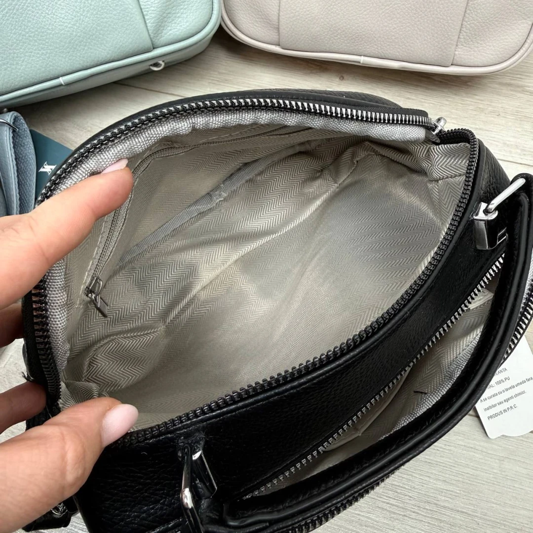 Чорна жіноча сумка через плече з екошкіри на два відділення