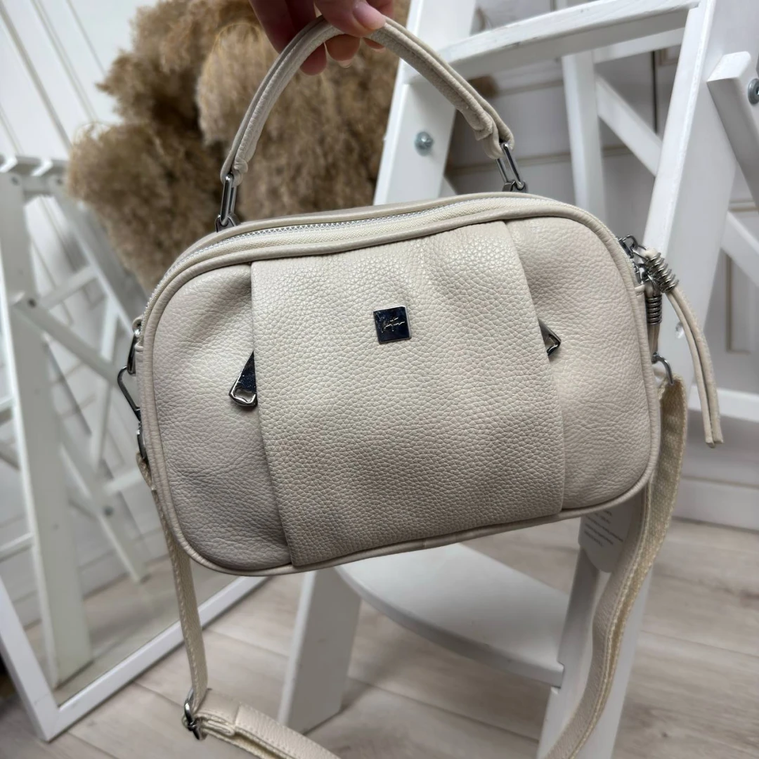 Молочна жіноча сумка через плече з екошкіри з довгим ременем