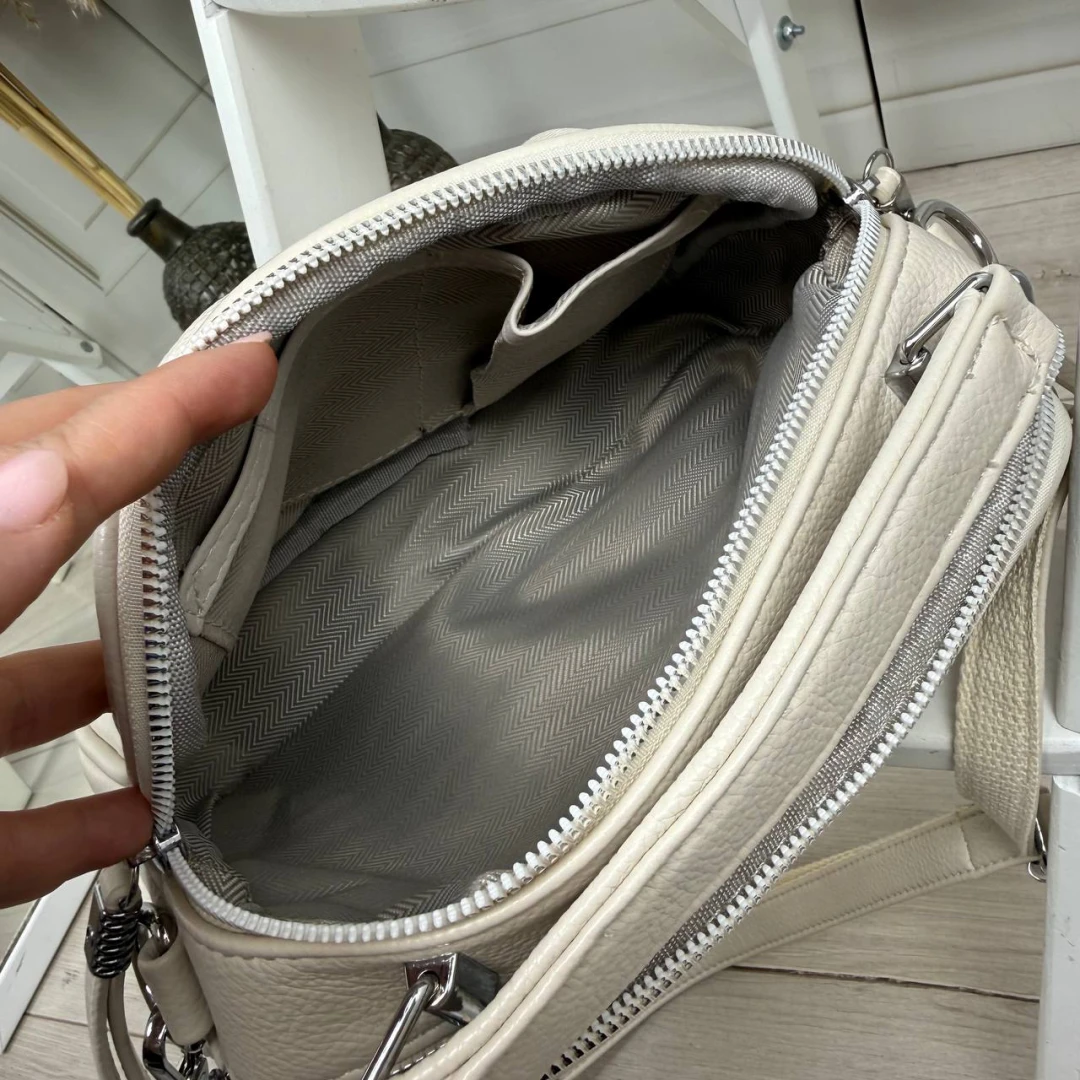 Молочна жіноча сумка через плече з екошкіри з довгим ременем