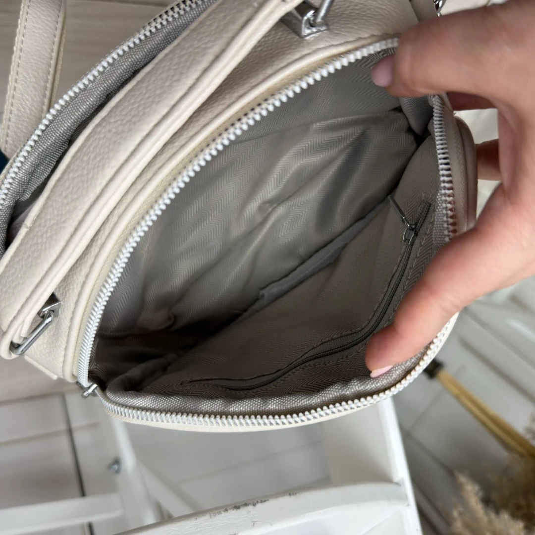 Молочна жіноча сумка через плече з екошкіри з довгим ременем