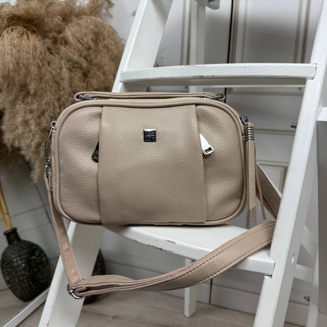 Бежева жіноча сумка через плече з екошкіри крос-боді