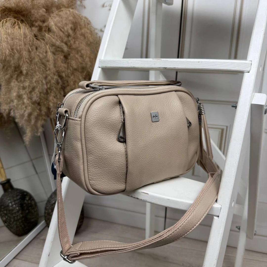 Бежева жіноча сумка через плече з екошкіри крос-боді