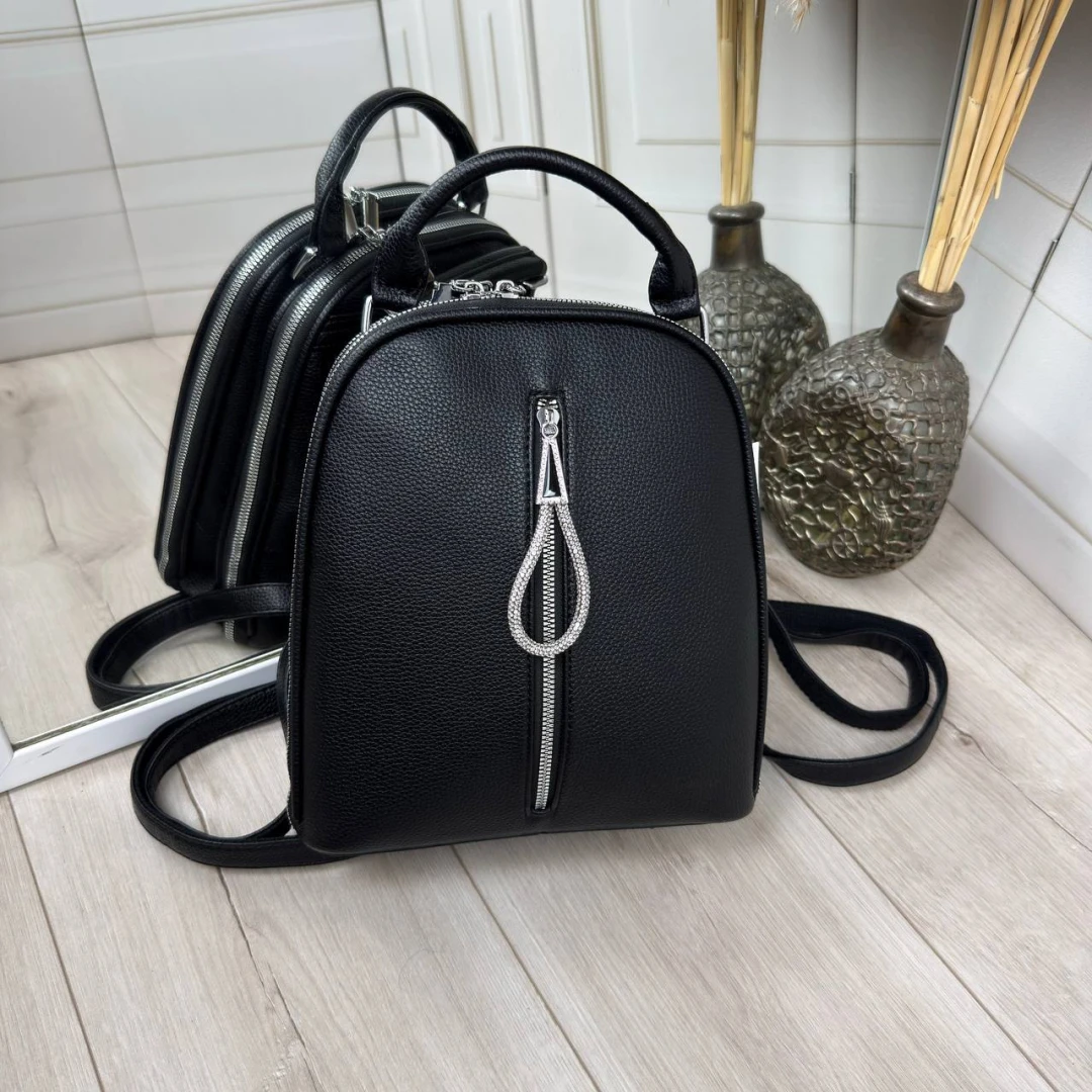 Чорна жіноча сумка-рюкзак 2 в 1 із екошкіри зі срібною фурнітурою