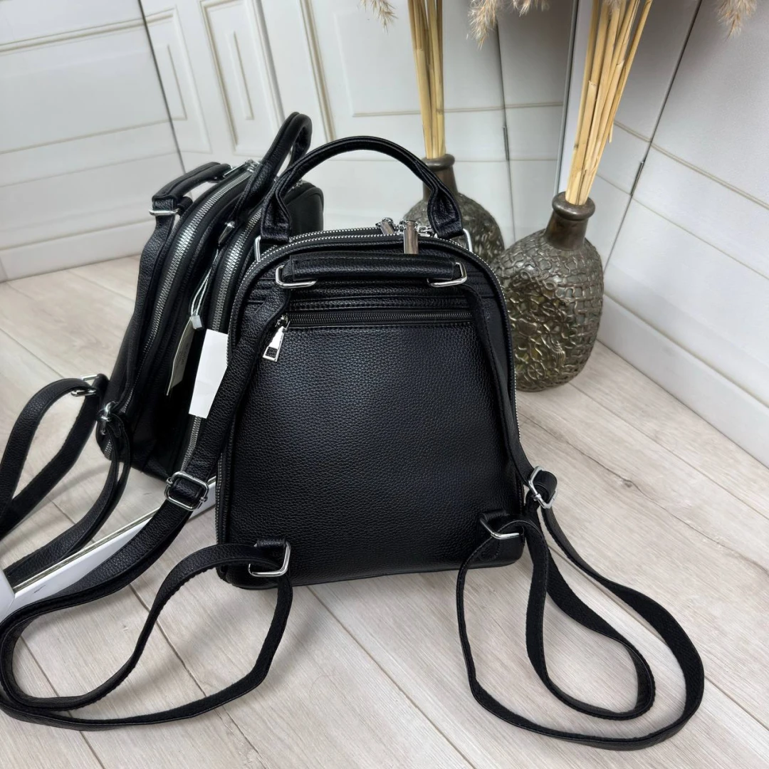 Чорна жіноча сумка-рюкзак 2 в 1 із екошкіри зі срібною фурнітурою