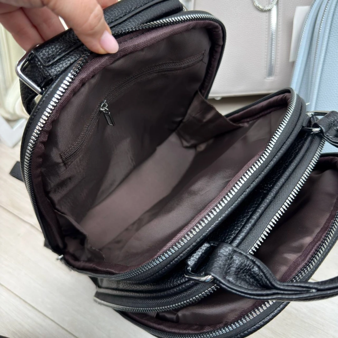 Чорна жіноча сумка-рюкзак 2 в 1 із екошкіри зі срібною фурнітурою