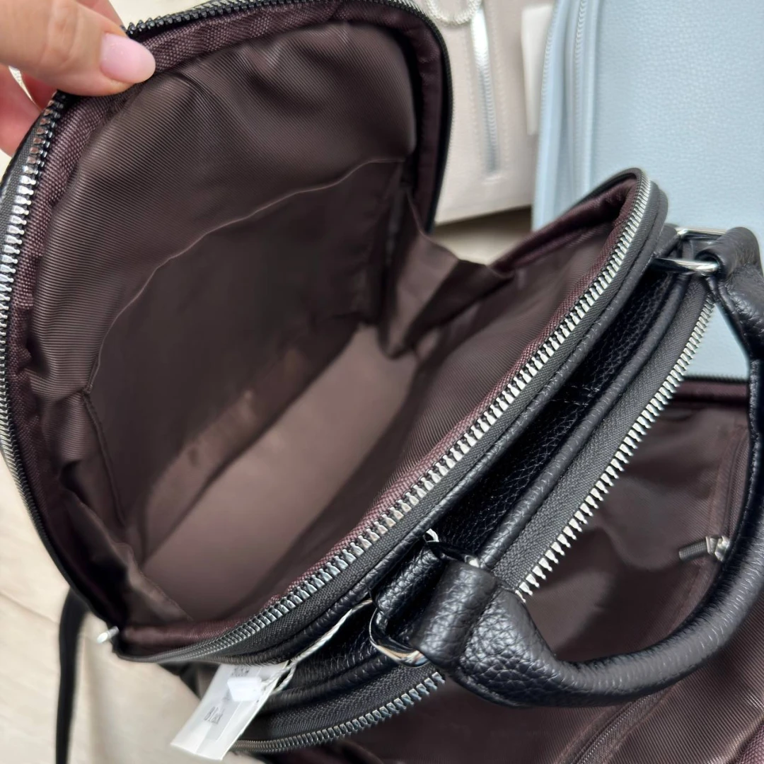 Чорна жіноча сумка-рюкзак 2 в 1 із екошкіри зі срібною фурнітурою