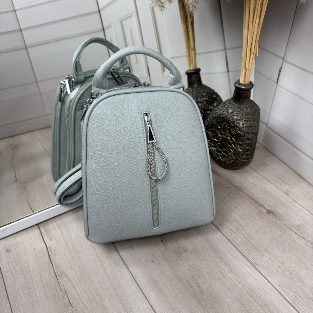 Жіноча сумка-рюкзак кольору фісташка з екошкіри (срібна фурнітура)