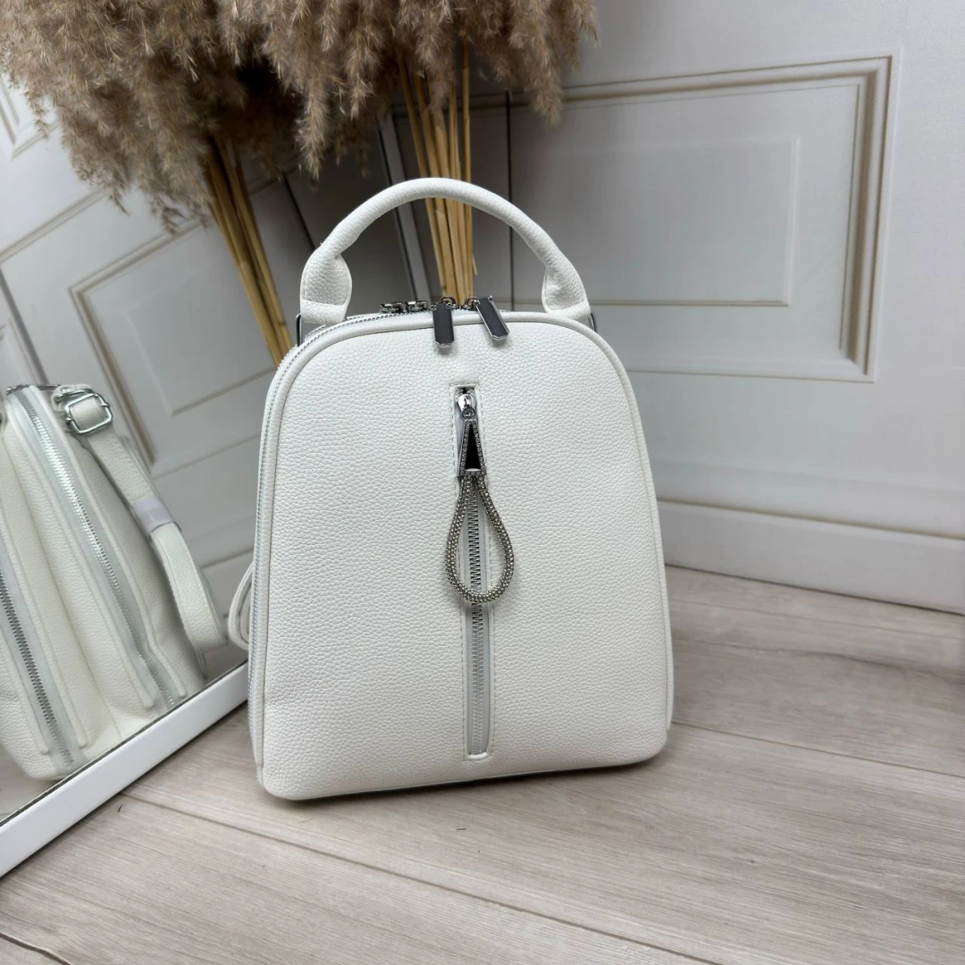 Біла жіноча сумка-рюкзак із екошкіри — стильна модель-трансформер