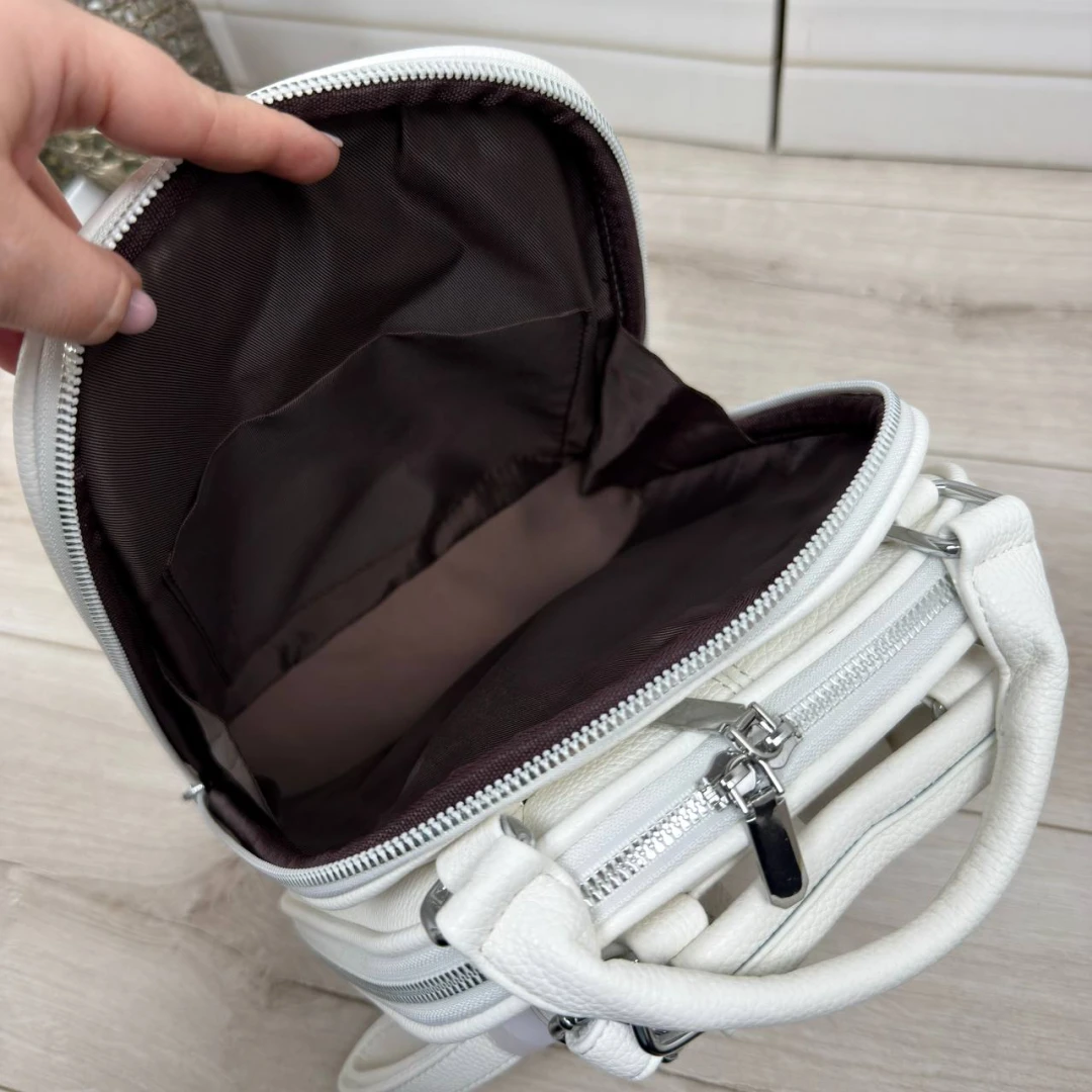 Біла жіноча сумка-рюкзак із екошкіри — стильна модель-трансформер